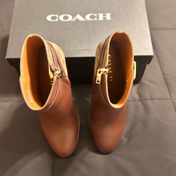 New Coach Walnut colored Dean-LTR Sig Booties Size 6 - Picture 3 of 7